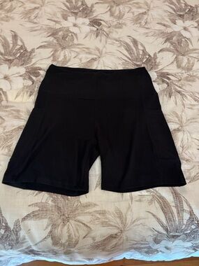 NWOT Anchored Arrow Everyday Black High-Rise Bike Shorts with Side Pockets